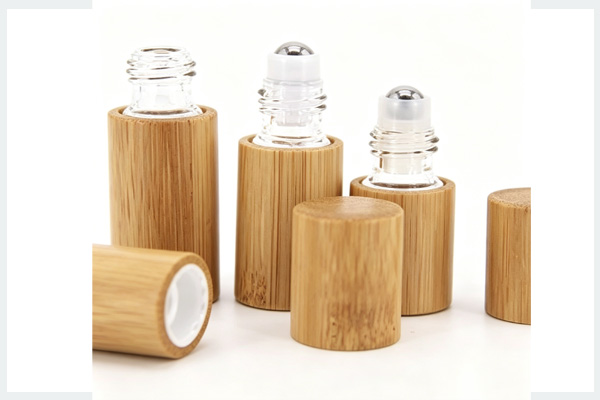 All-inclusive ball bearing essential oil bottle